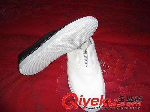 時(shí)尚鞋 供應(yīng)批發(fā)白色、黑色甲板鞋時(shí)尚板鞋 時(shí)尚帆布鞋促銷原始圖片2