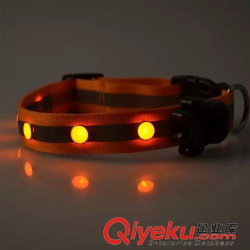 LED發(fā)光寵物用品 新款 骨頭腳印項(xiàng)圈 LED發(fā)光項(xiàng)圈 寵物項(xiàng)圈 狗脖套批發(fā)廠家直銷