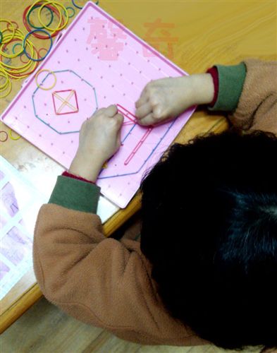 早教教學(xué)具玩具 {zx1}款 幼兒l創(chuàng)意繃畫板 幼兒園專用教具 教學(xué)具 幼兒幾何拼圖原始圖片3