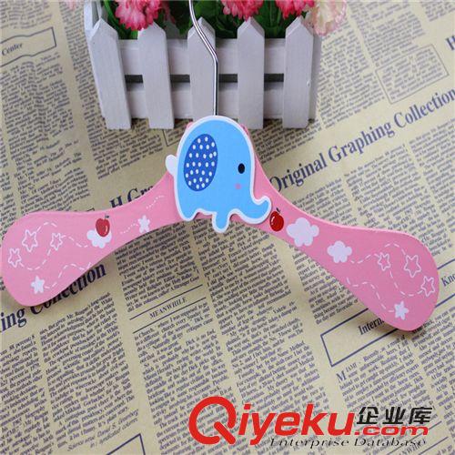 寵物日用品 寵物用品批發(fā) 大量供應(yīng)寵物衣架 狗狗衣架 木質(zhì)多色卡通晾衣架原始圖片3