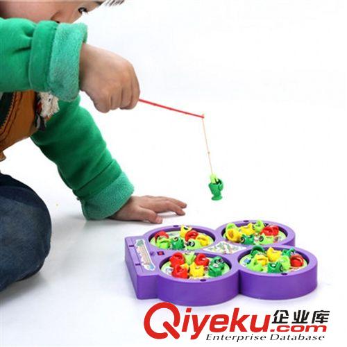 【過家家玩具】 汕頭澄海兒童塑料過家家磁性四盤轉(zhuǎn)動(dòng)會(huì)唱歌釣魚玩具原始圖片2