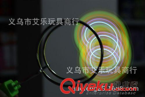 休閑體育玩具 地?cái)偖a(chǎn)品熱銷 飛轉(zhuǎn)魔力閃光玩具陀螺新款熱銷魔方磁性陀螺原始圖片3