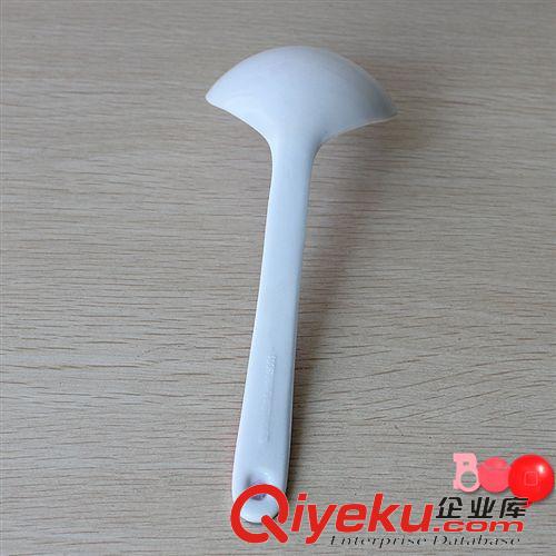 1元產(chǎn)品大全 C204  一元中號長把塑料湯勺 家用 餐館湯勺批發(fā) 地攤貨源原始圖片3