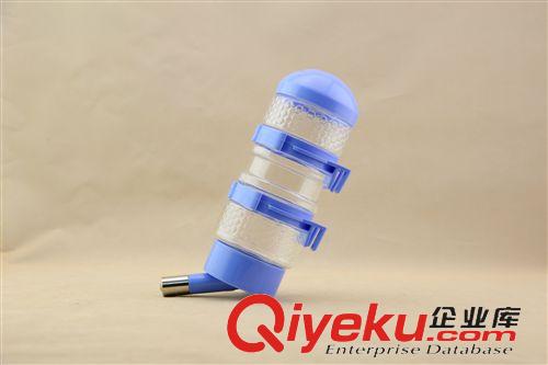 愛寵日常用品 寵物可掛式飲水器 簡式雙扣飲水器 寵物水壺/水嘴 顏色隨機(jī)