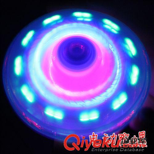 卡通動(dòng)漫玩具 卡尼童335 電動(dòng)音樂(lè)閃光陀螺  配送小黃人 自動(dòng)旋轉(zhuǎn) 地?cái)偼婢咴紙D片3