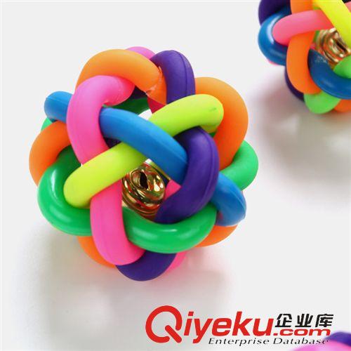 寵物玩具 寵物玩具 狗玩具 七彩麻花響鈴編織球 彩虹球橡膠寵物玩具直徑7CM原始圖片3