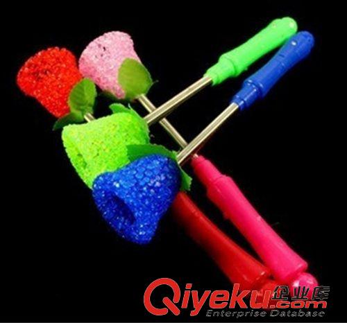產(chǎn)品分類 廠家直銷彈簧發(fā)光棒 米粒棒玫瑰花燈熒光棒演唱會(huì)用品義烏小商品原始圖片3