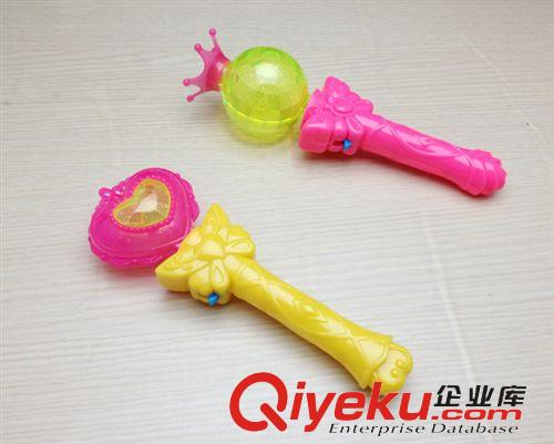 幼兒園小玩具 義烏發(fā)光玩具魔法棒 熱賣地攤貨源廠家禮物創(chuàng)意禮品兒童玩具批發(fā)