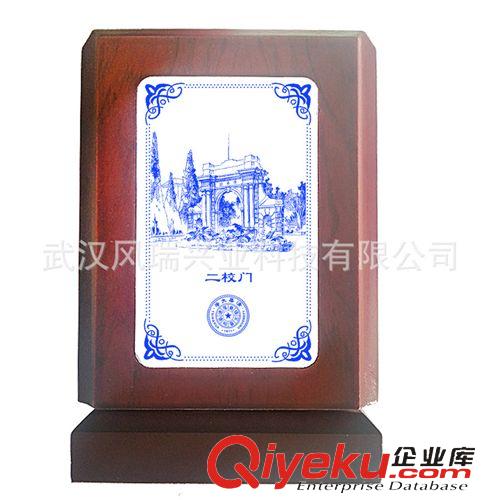 學(xué)校、企業(yè)定制 【廠供】清華大學(xué) 特色禮品 znq 校園文化禮品 紅木制青花筆筒