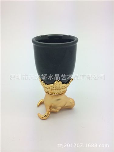 酒具系列擺件 天之嬌精品和田青玉生肖酒具批發(fā) 金鑲玉生肖狗白酒杯 12獸首玉杯