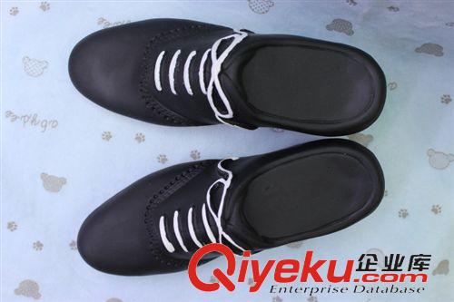 搪膠發(fā)聲玩具 鞋帶大鞋狗玩具 寵物家居玩具 現(xiàn)貨供應 狗狗啃咬發(fā)聲玩具原始圖片3