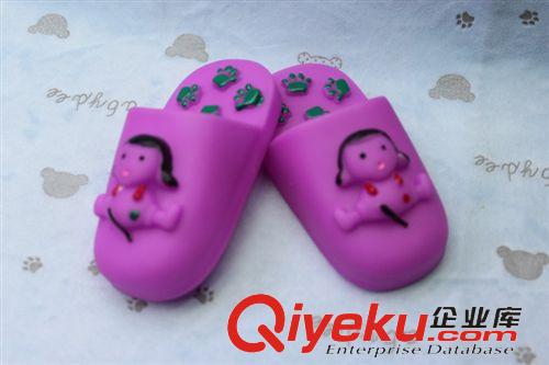 搪膠發(fā)聲玩具 小女孩腳印拖鞋寵物玩具 狗狗家居玩具 發(fā)聲耐咬 昊潤廠家批發(fā)原始圖片2