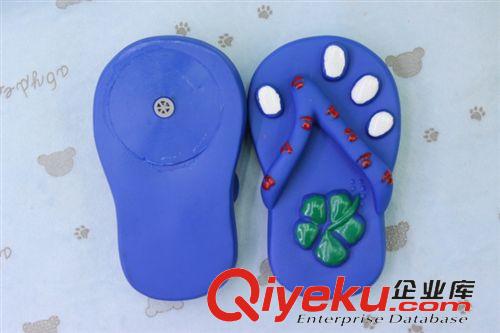 搪膠發(fā)聲玩具 廠家供應(yīng)寵物玩具 狗咬發(fā)聲花拖鞋玩具 小狗狗玩具 家居玩具原始圖片2