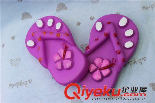 搪膠發(fā)聲玩具 廠家供應(yīng)寵物玩具 狗咬發(fā)聲花拖鞋玩具 小狗狗玩具 家居玩具原始圖片3