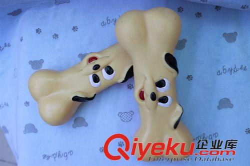 搪膠發(fā)聲玩具 搪膠寵物玩具 狗表情大骨頭狗狗啃咬玩具 批發(fā)原始圖片2