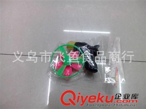 塑料小玩具 廠家直銷批發(fā)槍型天飛地轉(zhuǎn)陀螺  塑料小玩具兒童小玩具 義烏玩具原始圖片2