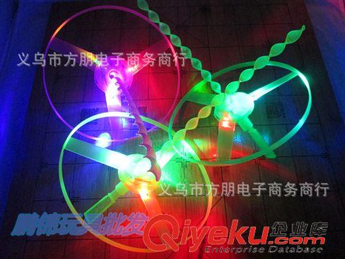 發(fā)光玩具 中號閃光彈力am發(fā)光帶刺跳跳球廠家地?cái)傌浽匆故型婢吲l(fā)