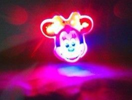 發(fā)光玩具 玩具批發(fā)熱銷兒童發(fā)光玩具徽章多款原始圖片2