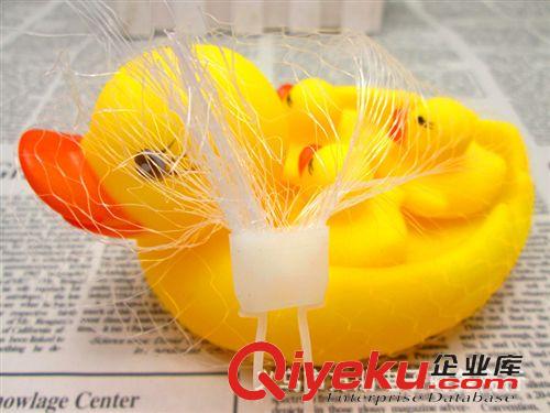 嬰兒玩具 義烏玩具廠家直銷幼兒洗澡鴨子玩具會叫戲水鴨子一大鴨帶三小鴨原始圖片2