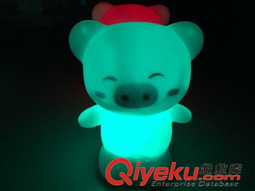 小夜燈 可愛豬七彩小夜燈 七彩開心豬燈LED 批發 創意地攤熱賣 發光玩具