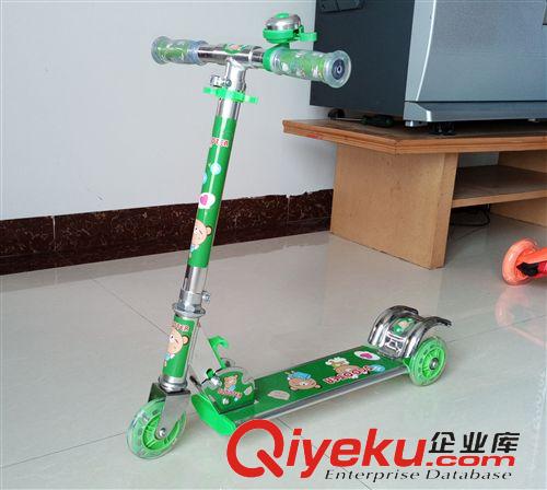 滑板車 全國包郵全鋁合金彩色PU 發(fā)亮滑板車 可折疊 腳踏兒童滑板車原始圖片3