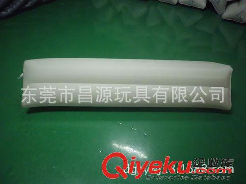 PVC充氣枕頭 廠家生產(chǎn)植絨充氣三角枕 沙灘枕 PVC枕頭