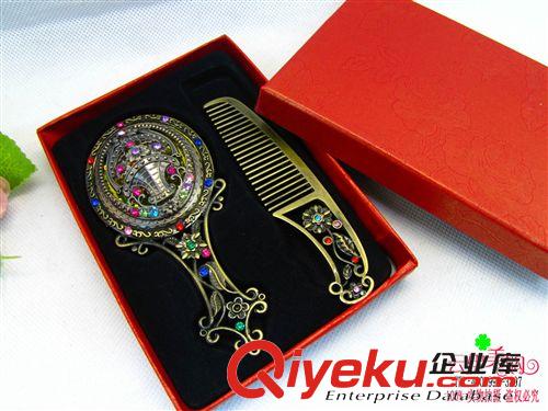 每月新品 C24009廠家直銷復(fù)古鏤空鏡子梳子2件套  十元店貨源義烏批發(fā)原始圖片3