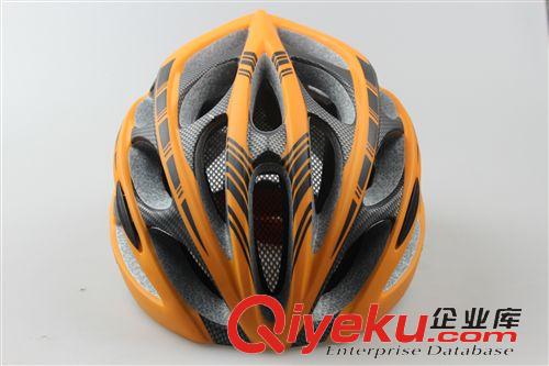 騎行頭盔 山地車騎行頭盔安全頭盔 一體成型帶燈帶防蟲網(wǎng)自行車頭盔批發(fā)