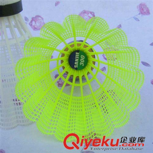 天卓文具 正品三捷 尼龍球 超耐打王塑料球飛行穩(wěn)定 訓(xùn)練球 膠羽毛球原始圖片2