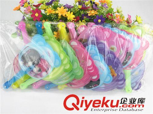 枕頭 涼席 扇子 2015新款 廠家直銷 夏季可愛清涼兒童七折扇 塑料大卡通扇子 批發原始圖片3