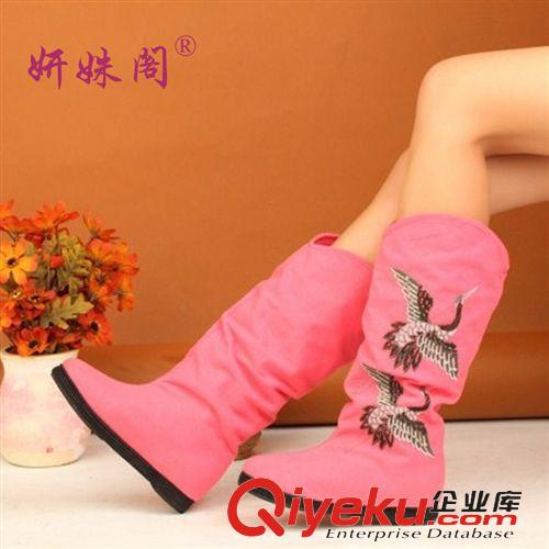 女鞋專區(qū) 妍姝閣新款繡花中筒靴民族風(fēng)女單鞋靴子女士休閑復(fù)古靴子廠家直銷