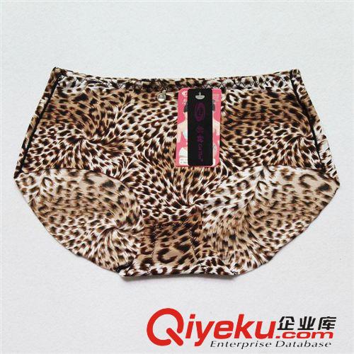 ★內(nèi)衣★ 新款女式無痕內(nèi)褲 時(shí)尚爆款冰絲豹紋女士三角內(nèi)褲 豹紋無痕女內(nèi)褲原始圖片3