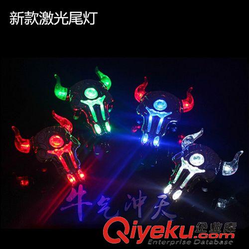 4月份新款 充電強(qiáng)光手電筒套裝 LED超強(qiáng)遠(yuǎn)射王 戶外充電手電筒 自行車車燈