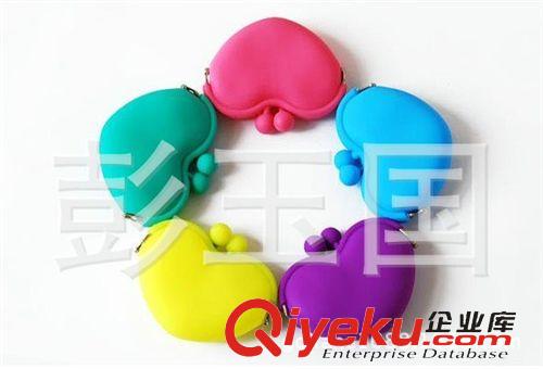 吊牌 我公司專業(yè)設(shè)計(jì)制造加工各種硅膠包包 數(shù)據(jù)線包包原始圖片2