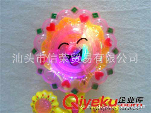 兒童精選禮品 【地?cái)傌洘徜N】炫彩燈光/甩蔥歌音樂(lè) 旋轉(zhuǎn)太陽(yáng)花魔法閃光棒原始圖片3