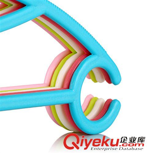 5月新品上新中 彩虹防滑衣架 升級版小號防滑晾曬內衣架 多彩褲子襪子曬衣架39g