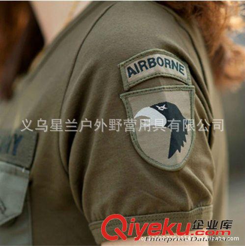 戶外休閑襯衫T恤 軍迷戶外女裝夏季短袖女T恤 軍綠色純棉休閑t恤衫 街頭風(fēng)肩章裝飾原始圖片3