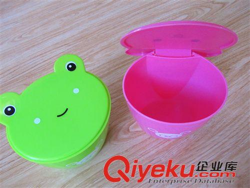 收納用品 創(chuàng)意輕松熊翻蓋雜物收納桶 高質(zhì)量 桌面小垃圾桶 十元店貨源 百貨原始圖片3