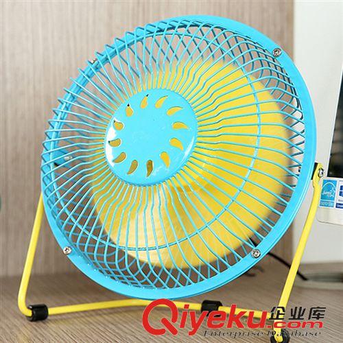 3月新品 創(chuàng)意手機支架 卡通塑料家居充電座 超實用便利折疊手機充電20g