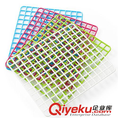 創(chuàng)意廚房 炫彩方格通風墊 櫥柜水槽果蔬瀝水墊 桌面晾水墊隔熱墊 爆款140g