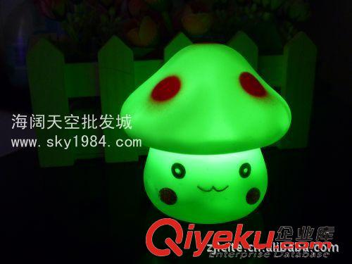 七彩小夜燈 七彩蘑菇小人燈 七彩燈 七彩蘑菇燈發(fā)光玩具批發(fā) 地?cái)傌浽丛紙D片2