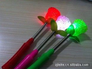 熱銷產(chǎn)品 七彩小夜燈燈批發(fā)魔幻七彩水晶球，七彩漸變夢幻水晶球 8CM
