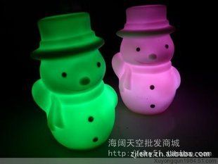 熱銷產(chǎn)品 夢幻雪人七彩燈 圣誕果禮物 七彩雪人 夢幻雪人地?cái)偀豳u批發(fā)