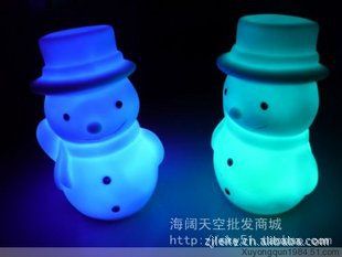 熱銷產(chǎn)品 夢幻雪人七彩燈 圣誕果禮物 七彩雪人 夢幻雪人地?cái)偀豳u批發(fā)