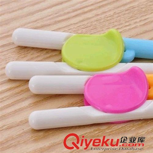廚房好幫手 A008兒童筷子兒童訓(xùn)練筷 寬頭 兒童學(xué)習(xí)筷嬰兒寶寶訓(xùn)練筷子 15g原始圖片2