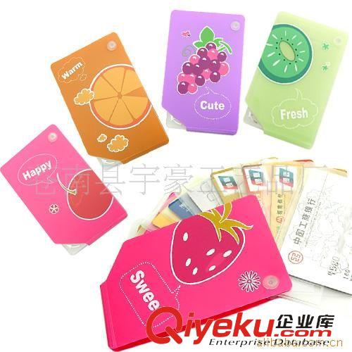 PVC卡套 批發(fā)供應PVCyhk套，塑料卡套，證件卡套等