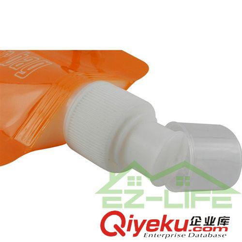 運(yùn)動(dòng)及娛樂(lè) 正品 多種花色 戶(hù)外便攜運(yùn)動(dòng)水壺 環(huán)保水瓶 帶登山扣 折疊水袋原始圖片3