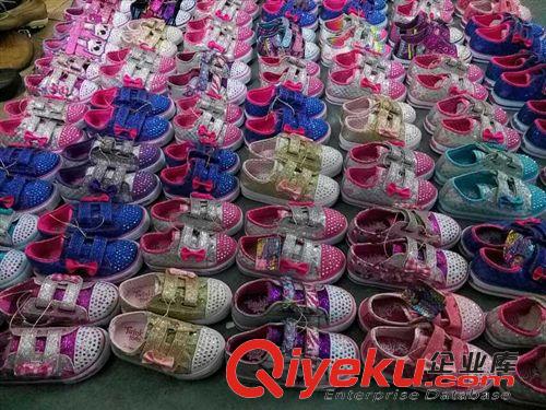 童鞋 童裝 {zx1}款休閑童鞋 原單skq兒童閃燈單鞋舒適耐穿 外貿(mào)原單童鞋批發(fā)原始圖片3
