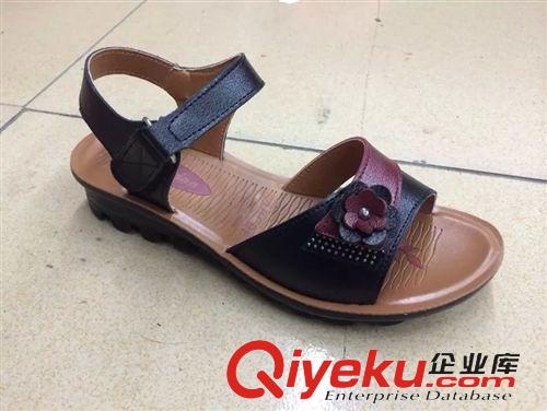 女士涼鞋 2015年夏季平底舒適中老年女涼鞋防滑軟底媽媽涼鞋zp沙灘鞋