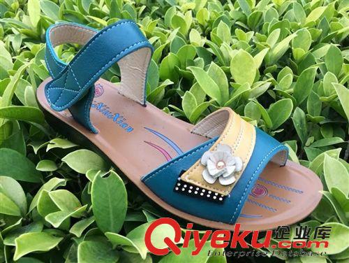 女士涼鞋 大碼zp女夏季平底女士涼鞋中老年坡跟女鞋媽媽鞋女式?jīng)鲂l(fā)